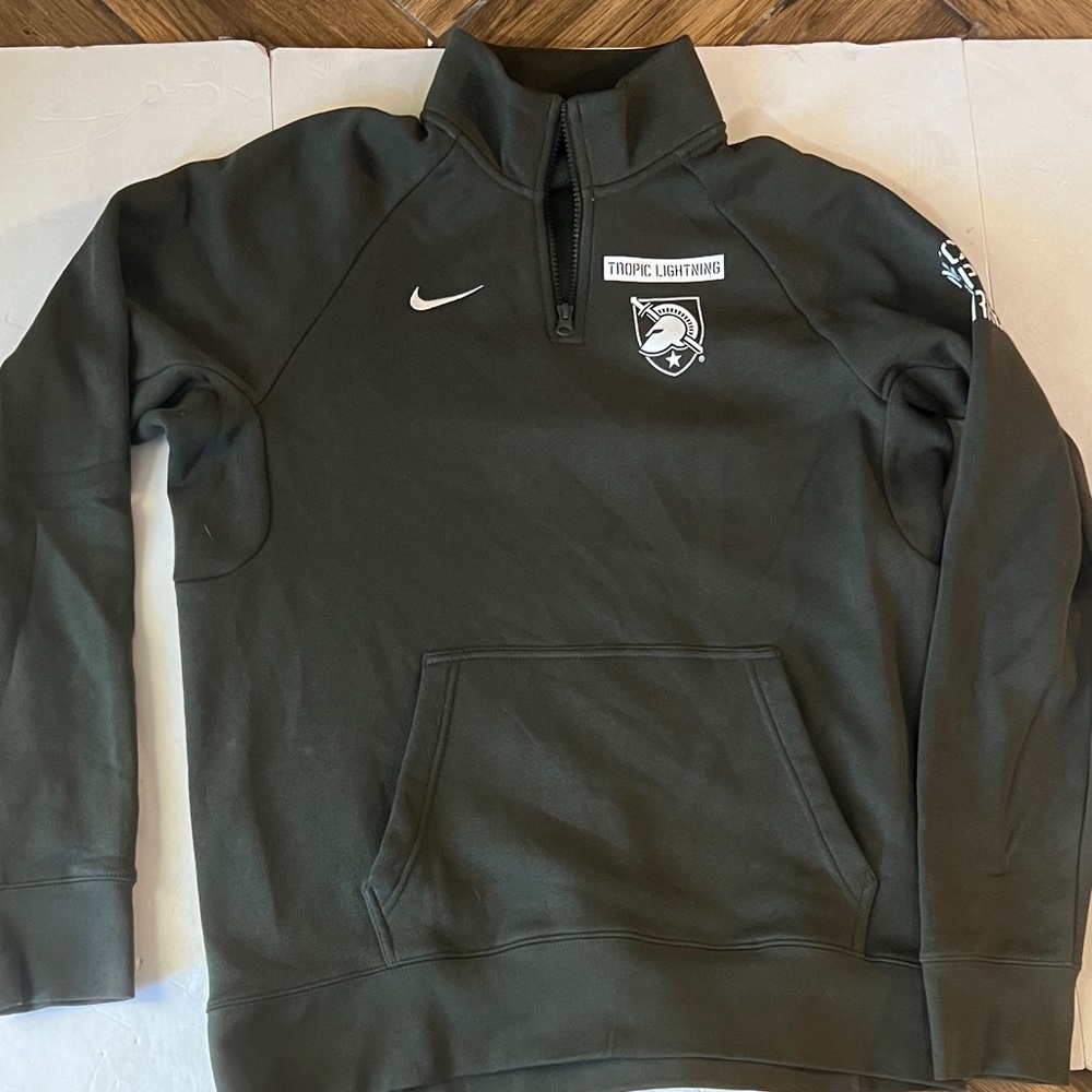 Nike Men's Olive 1/4 Zip-Up pullover Size M front pouch pockets